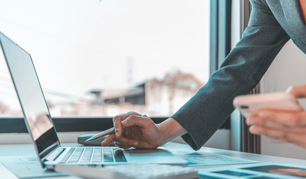 general liability insurance oklahoma - woman using her business computer